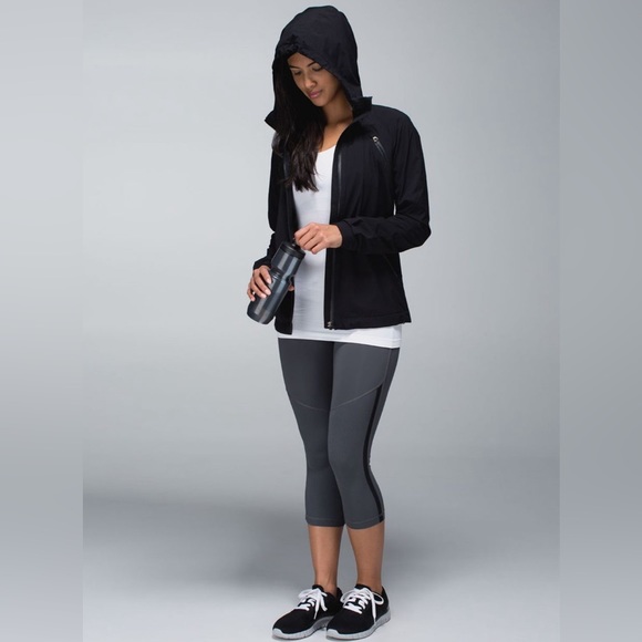 EUC!!! Lululemon Run: Rise And Shine Jacket Black $148 - Picture 6 of 13